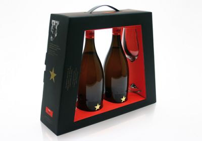 Folding carton with handle