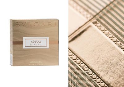 Kosmetikschachtel mit verschiedenen Prägungen