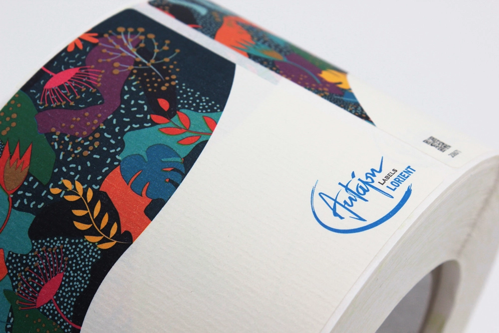 Bobine étiquette Lorient effet bois blanc