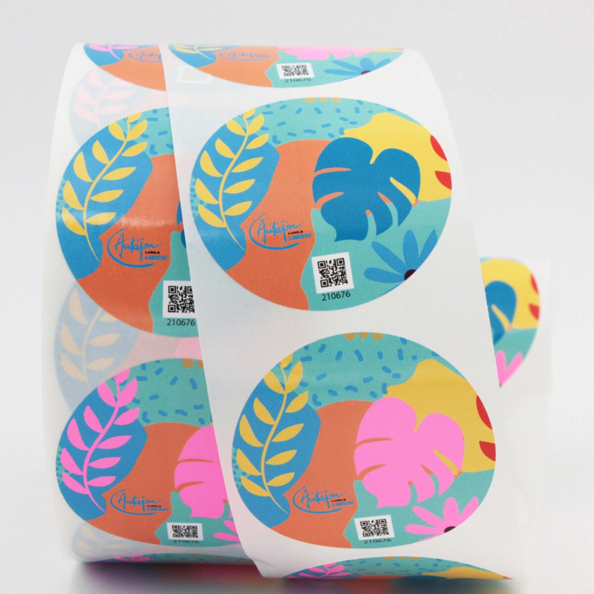 Bobine avec des étiquettes Lorient rondes