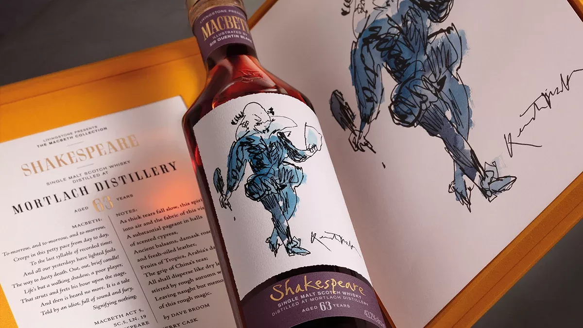 Étiquette de whisky inspirée par Shakespeare (dessin abstrait) mise en scène dans le coffret de la bouteille