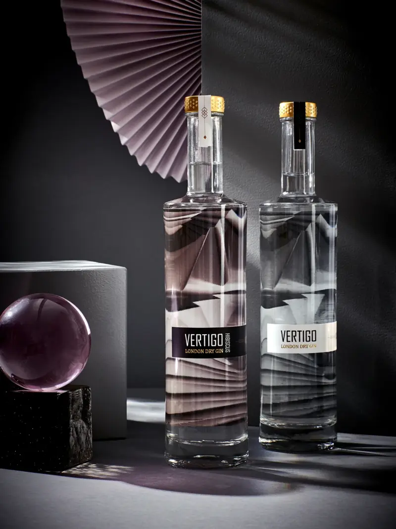 Étiquette premium de vodka en noir et blanc