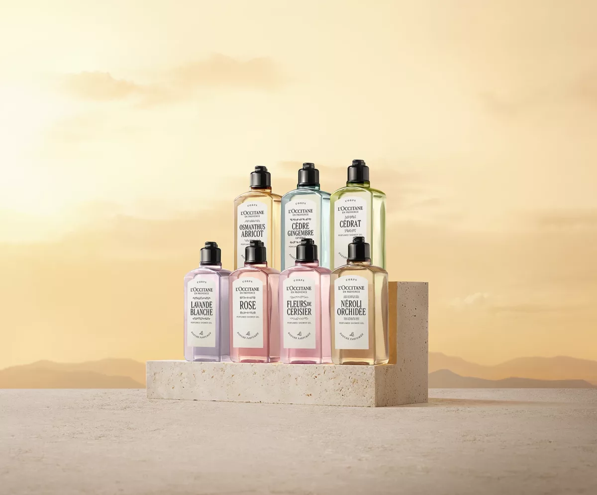 Plusieurs gels douches avec étiquettes texturées