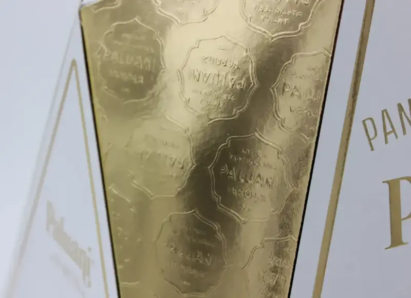 Dorure sur étui de Panetonne