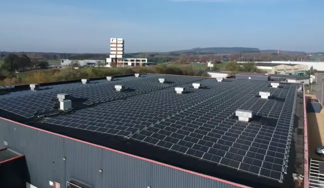 Panneau solaire sur une usine du Groupe Autajon