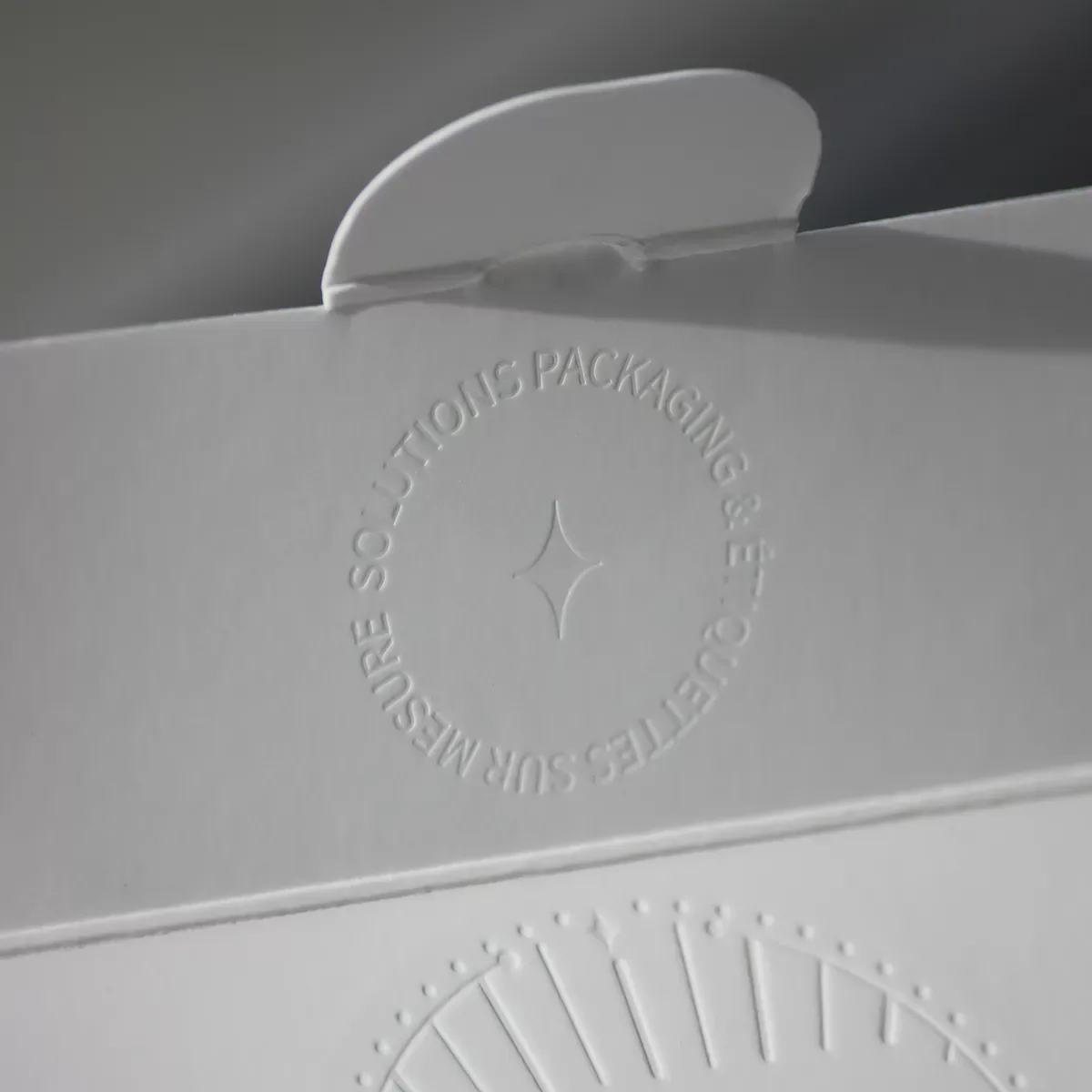 embellissement par estampage sur étui