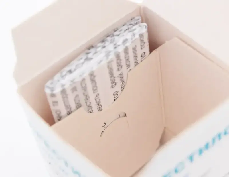 étui avec notice intégrée