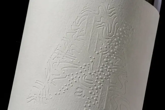 Etiquette gaufrage multiniveau Abate vin