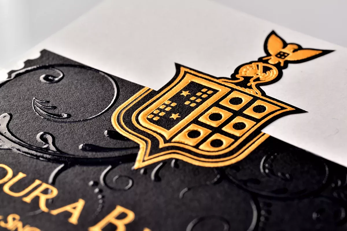 embellissement dorure et vernis gonflant étiquette